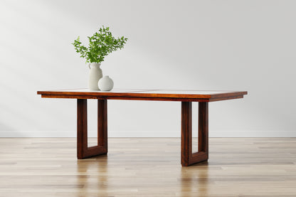 Versatilis Dining Table