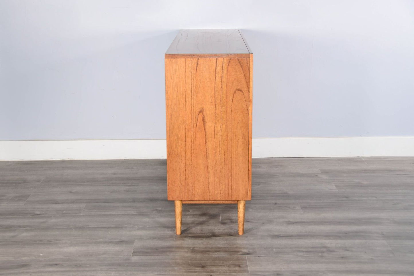 Sunny Designs Server - American Modern